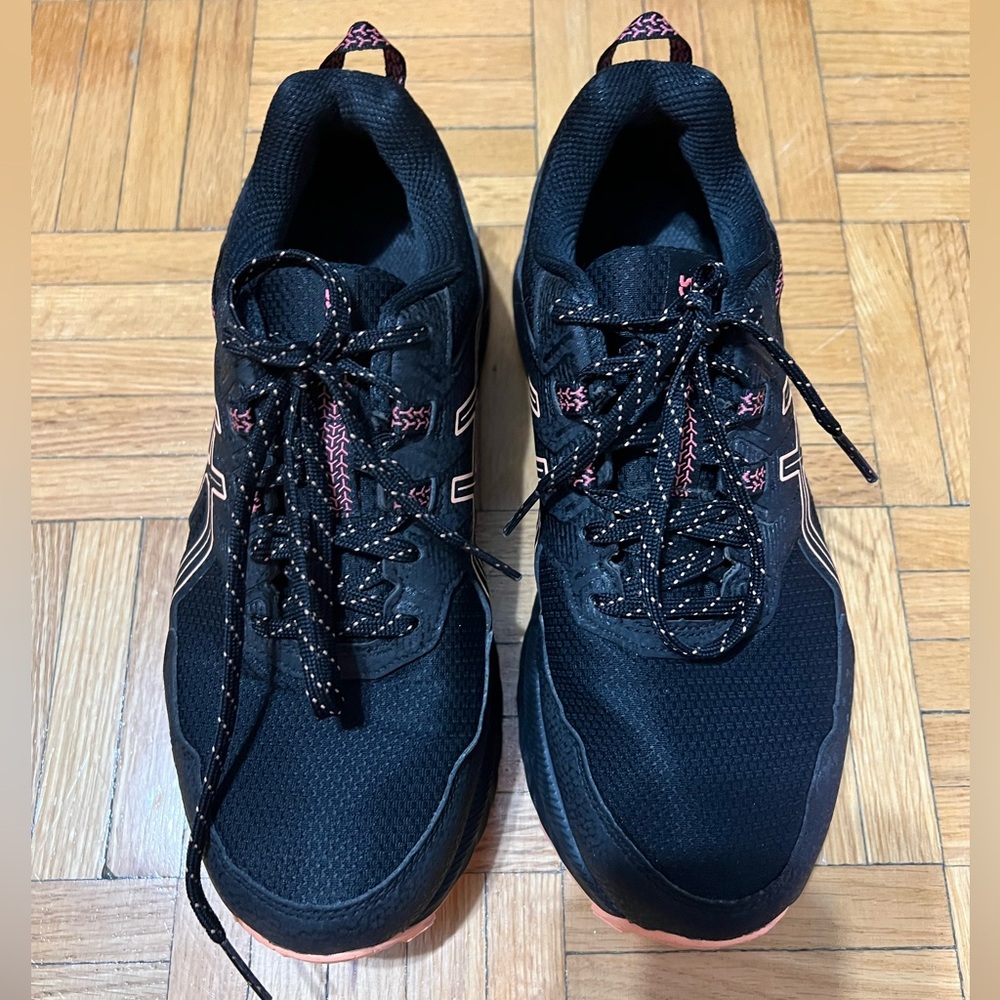 ASICS shoes - Picture 2 of 5